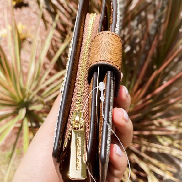 Gaby’sBags👜👛-NWT Michael Kors Bifold Wallet - Picture 2 of 8